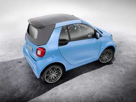 El smart fortwo cabrio azul bebé BRABUS edición 2016