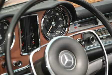 Viaje en coche clásico