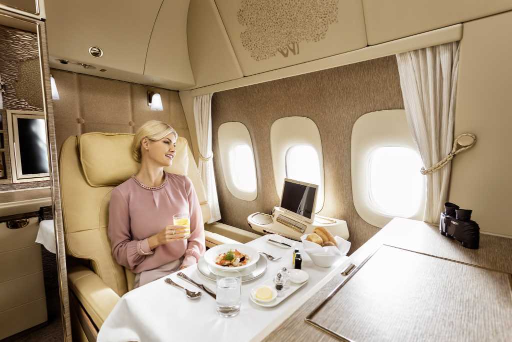 Internationale Markenkooperation von Mercedes-Benz und Emirates Airline: Primera clase de vuelo - inspirada por Mercedes-Benz
