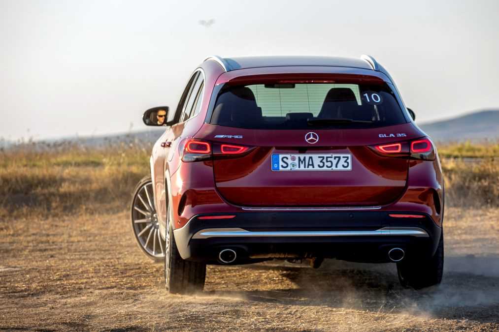 revisar Mercedes-AMG GLA 35