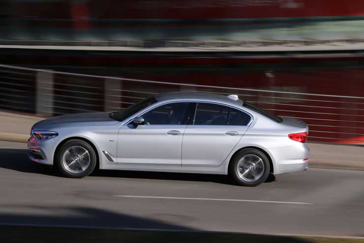 mercedes-e220d-bmw-520d (18)