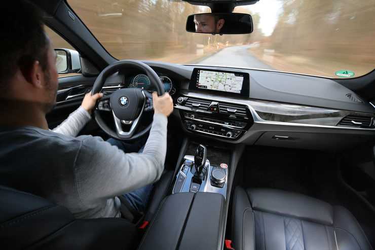 mercedes-e220d-bmw-520d (26)