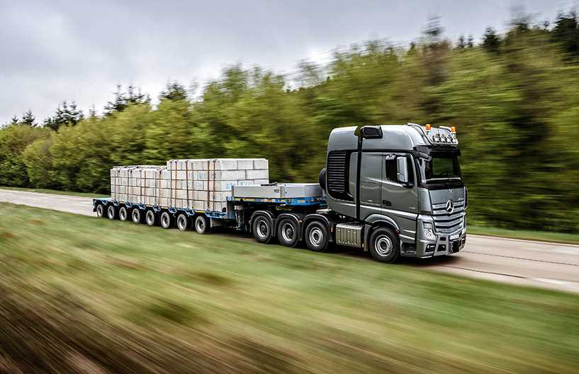 sheep-stop-an-actros-slt-940-05