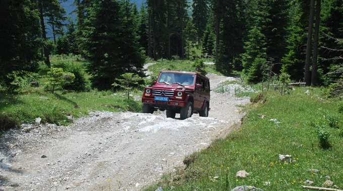 travel-offroad-austria-g-class-03_680x379